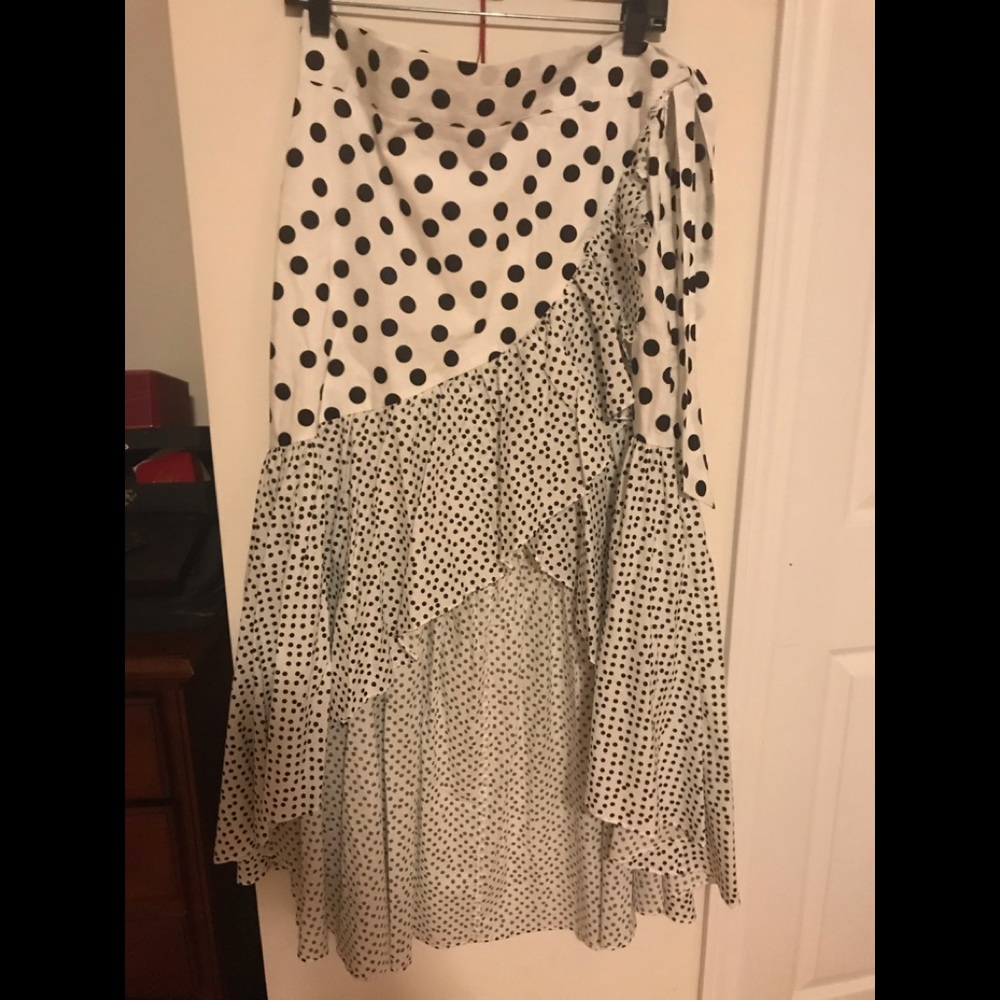 A polka dot de la vali skirt